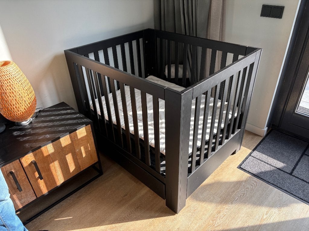 Box Kidsmill Alaska 2 zwart met lade incl boxkleed, Ophalen, Gebruikt, Rechthoekig, In hoogte verstelbaar