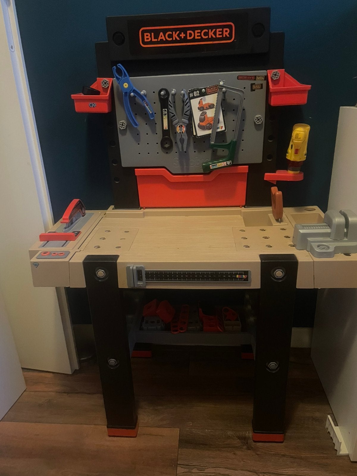 Kknderwerkbank black + decker incl gereedschap