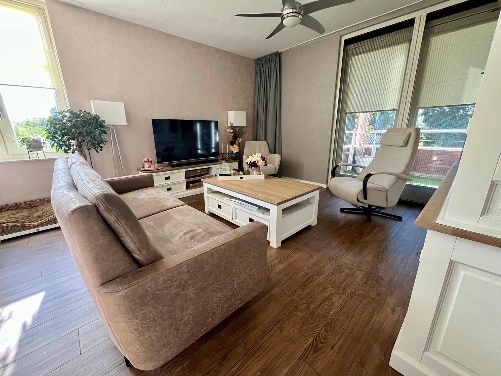 Prominent 2,5 zits bank + 2 relaxfauteuils (1 verstelbaar), Ophalen, Zo goed als nieuw, Stof