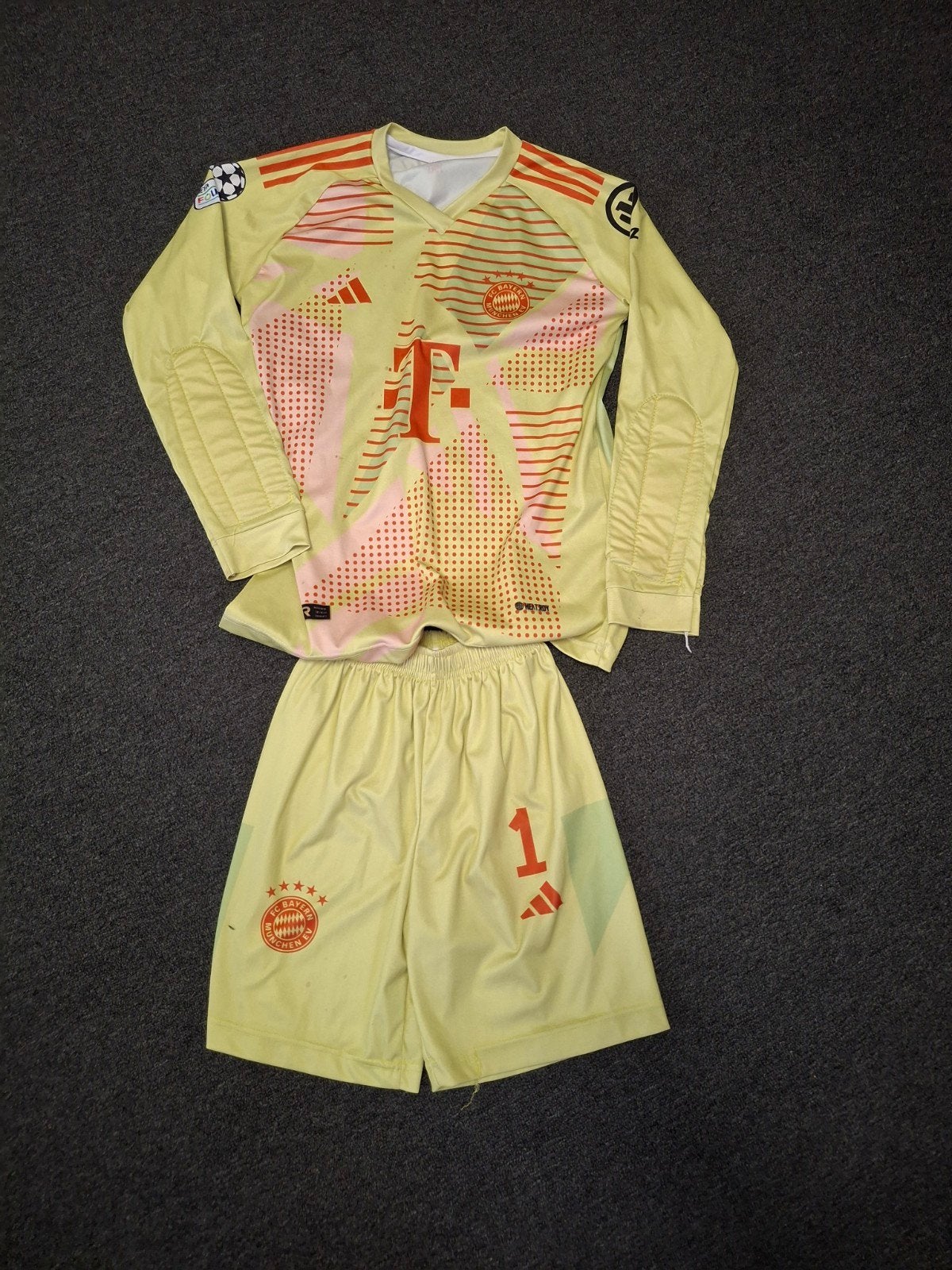 Fc Bayern München keepersshirt Manuel Neuer CL remake maat S, Ophalen of Verzenden, Gebruikt, Buitenlandse clubs, Shirt