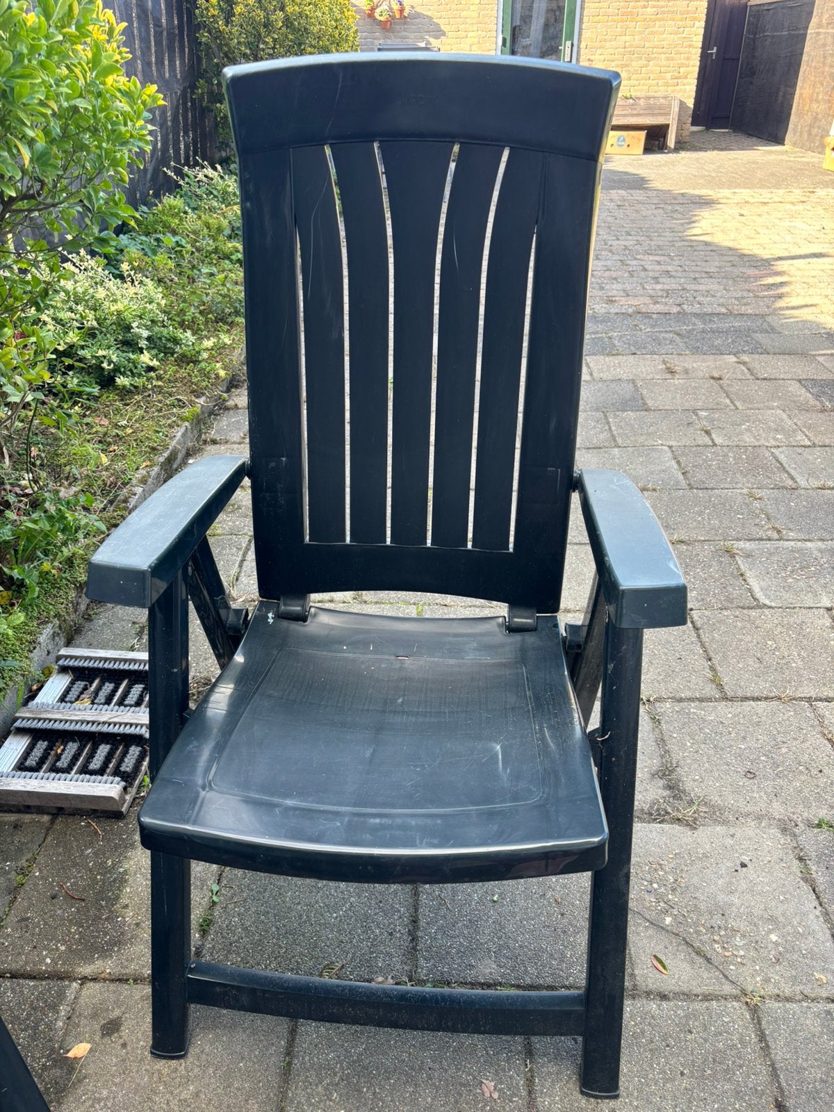 Tuinstoelen 2 groen 1 wit, Ophalen, Zo goed als nieuw, Kunststof
