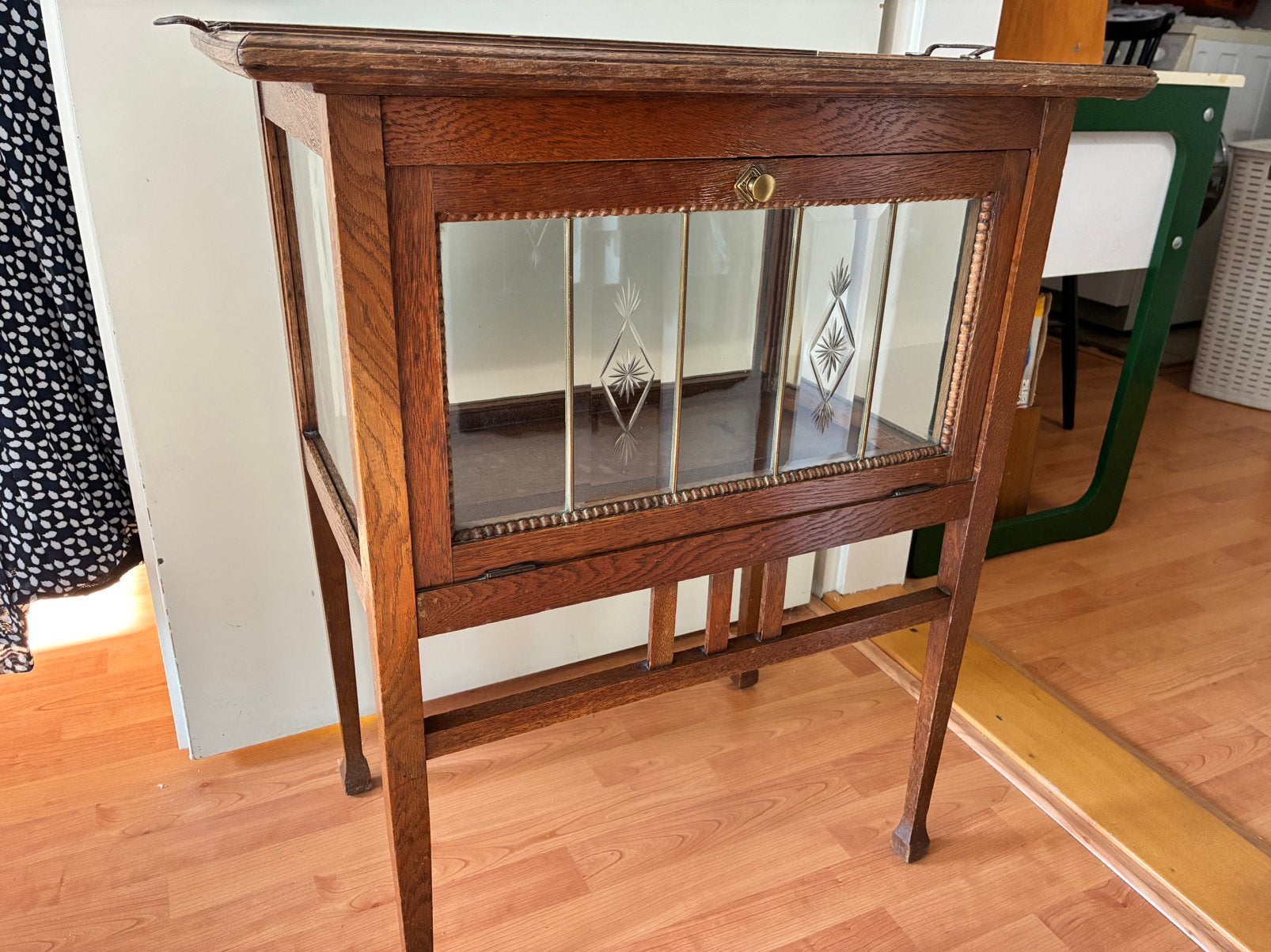 Thee kastje, Ophalen, 50 tot 100 cm, Glas, Zo goed als nieuw