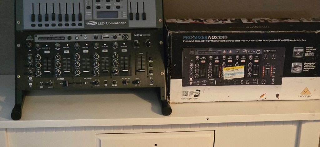 Behringer Pro Mixer NOX1010, Ophalen, Zo goed als nieuw, 5 tot 10 kanalen, Microfooningang
