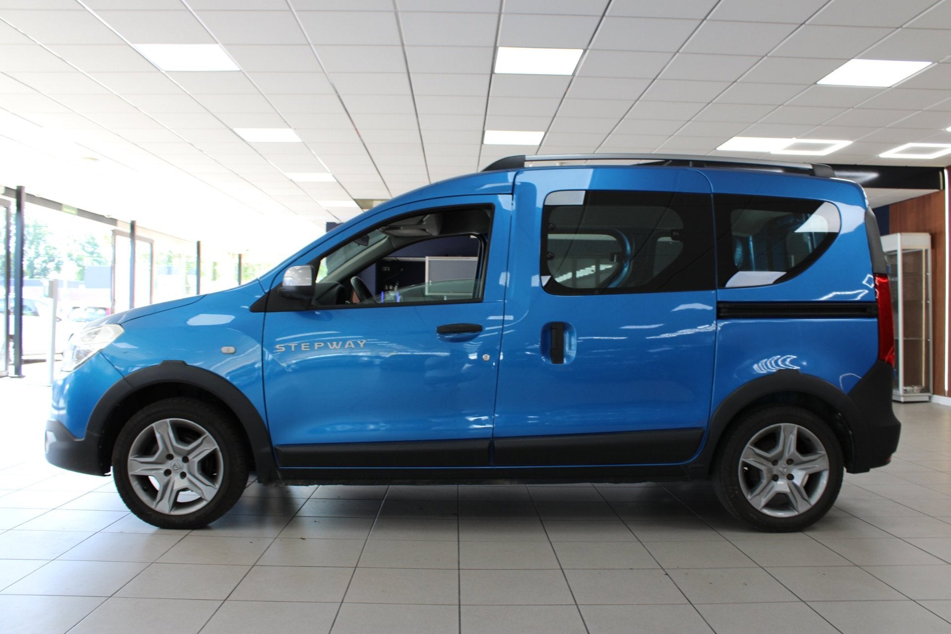 Dacia DOKKER 1.6 SCe | Airco | Cruise Control | Navi | Parke, Auto's, Voorwielaandrijving, Stof, Gebruikt, 4 cilinders