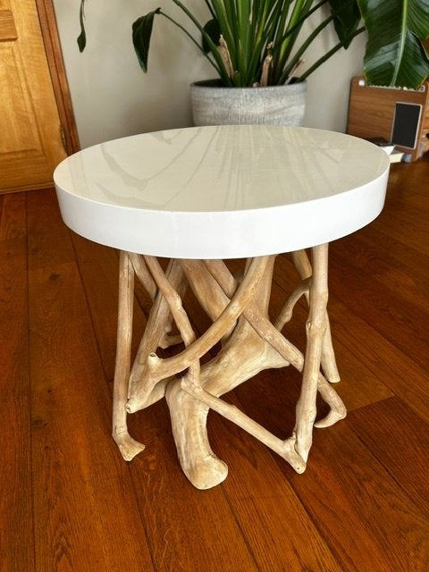 Unieke drijfhout bijzettafel 45 cm diameter met wit blad, Minder dan 55 cm, Rond, Zo goed als nieuw, Ophalen