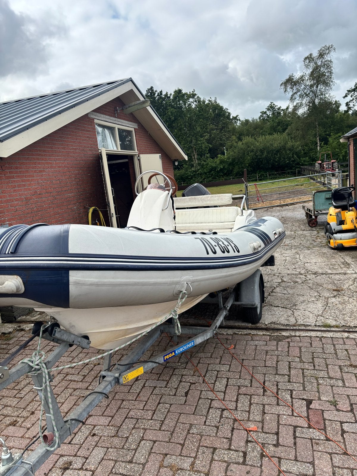 Pro marine rubberboot met Suzuki 60pk buitenboord en trailer, Watersport en Boten, Rubberboten, Zodiac, Ophalen, Polyester/glasvezel