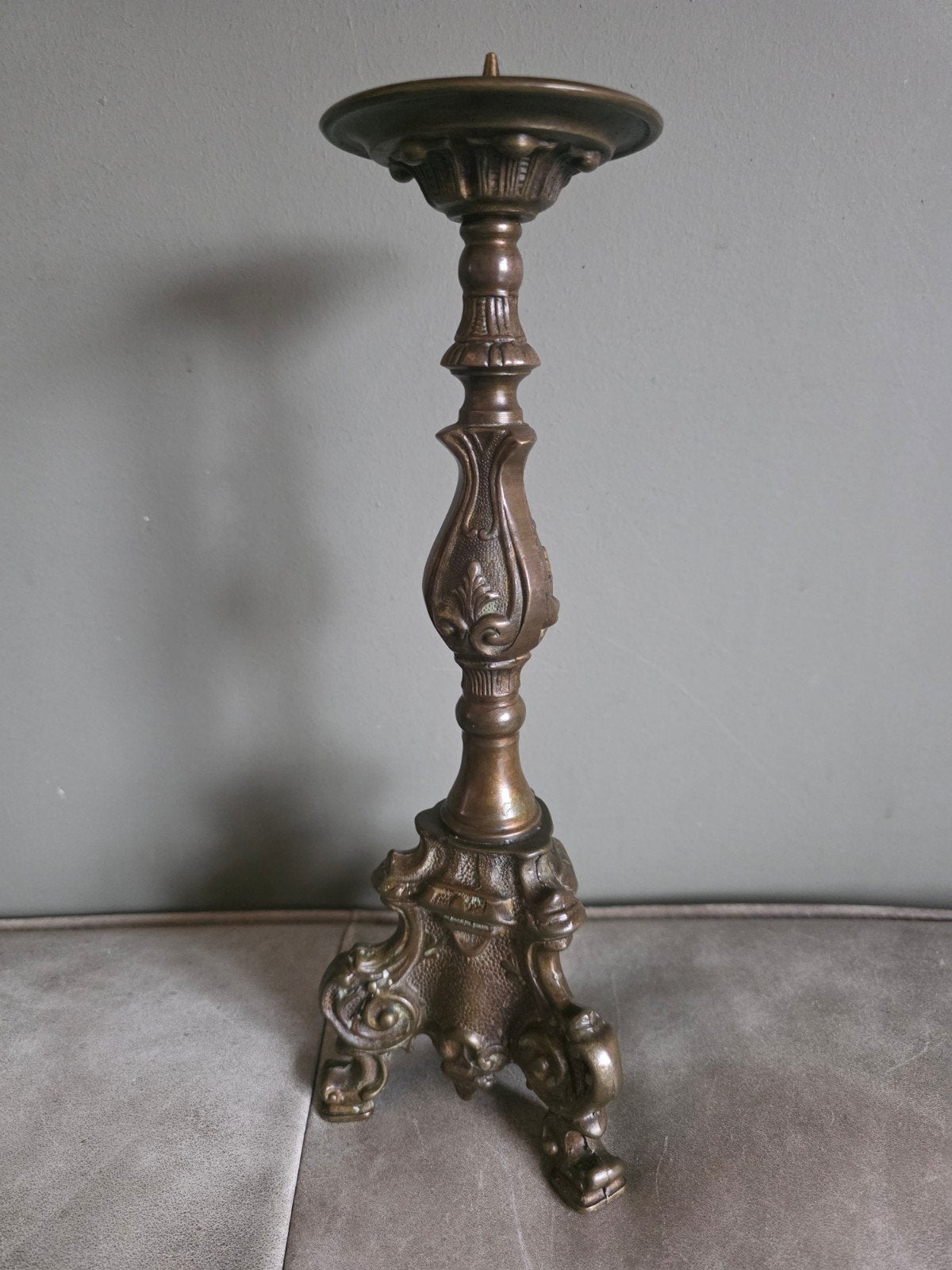 Antieke koperen / bronzen altaarkandelaar neobarok stijl, Ophalen of Verzenden, Koper of Brons