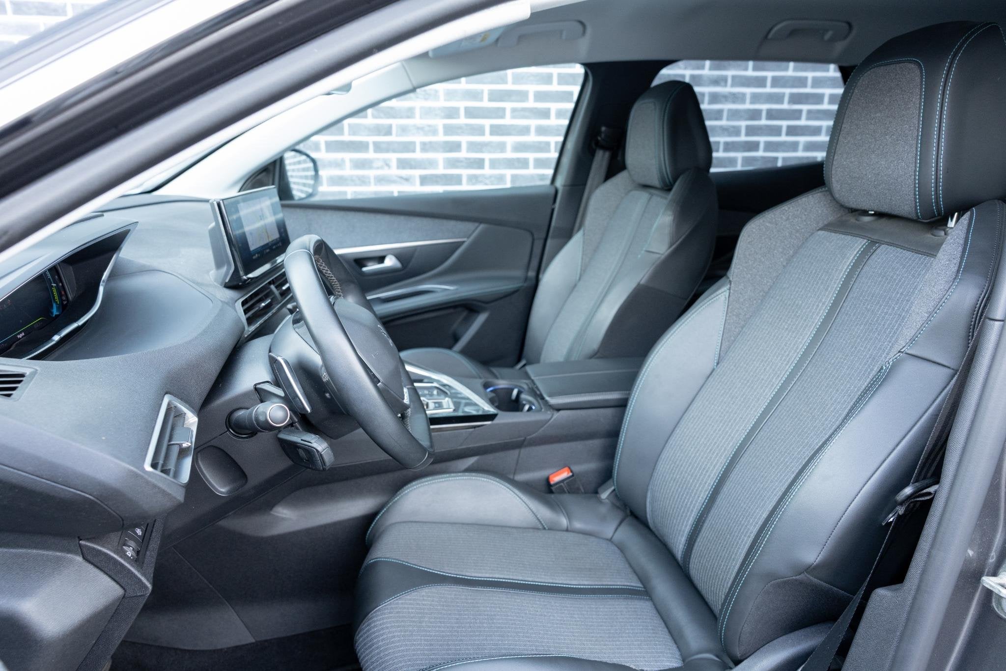 Peugeot 3008 1.6 HYbrid 225 Blue Lease Allure | Achteruitrij, 4 cilinders, Leder en Stof, Plug-in hybride, Bedrijf