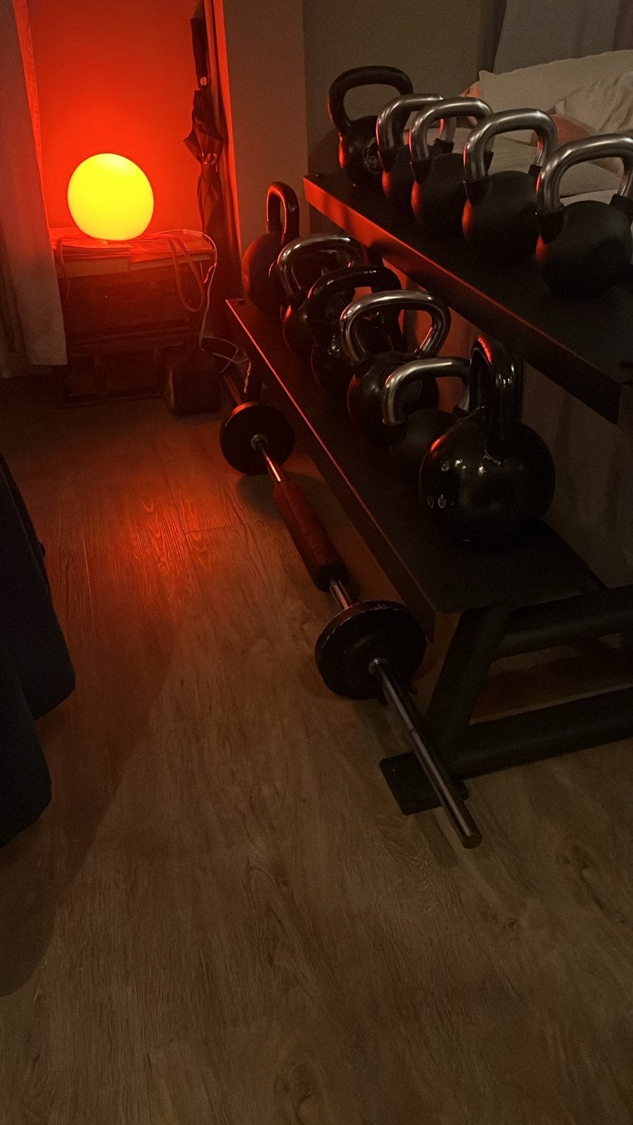 Gezocht: Kettlebells set: 2x 24 kg en 1x 20 kg, Ophalen of Verzenden, Gebruikt, Armen, Kettlebell