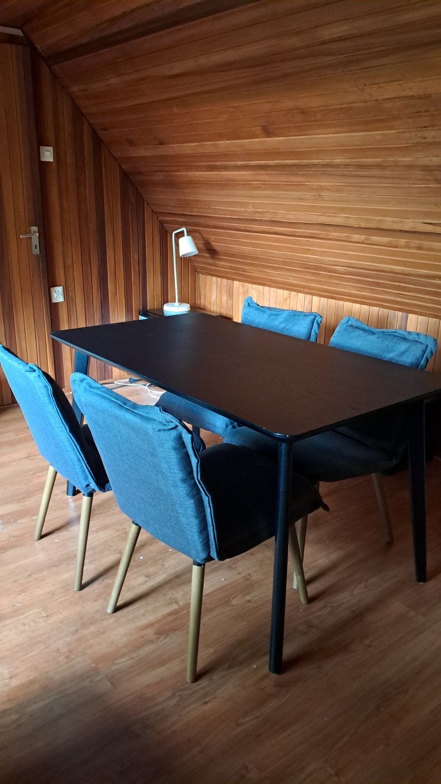 IKEA Lisabo tafel zwart met 4 Klinten eetkamerstoelen grijs, Huis en Inrichting, Tafels | Eettafels, 100 tot 150 cm, 50 tot 100 cm