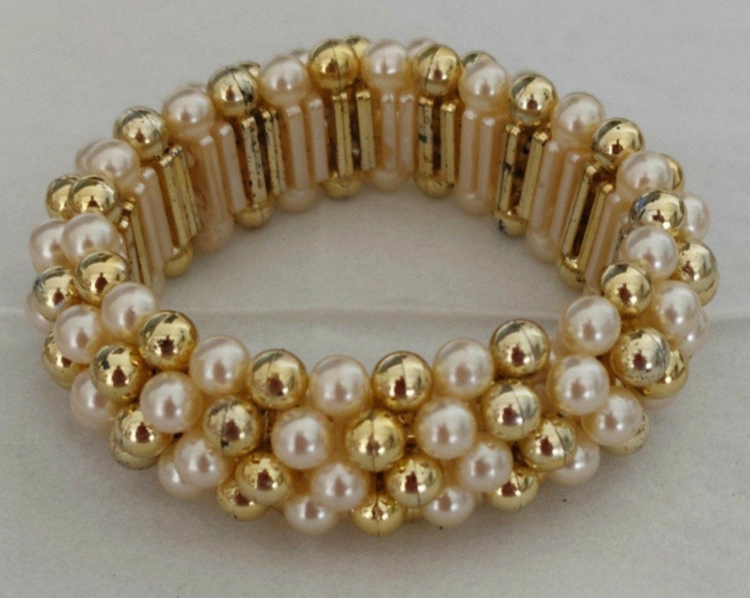 Kunststof parels armband voor €25, Ophalen of Verzenden, Zo goed als nieuw, Beige, Kunststof of Plastic