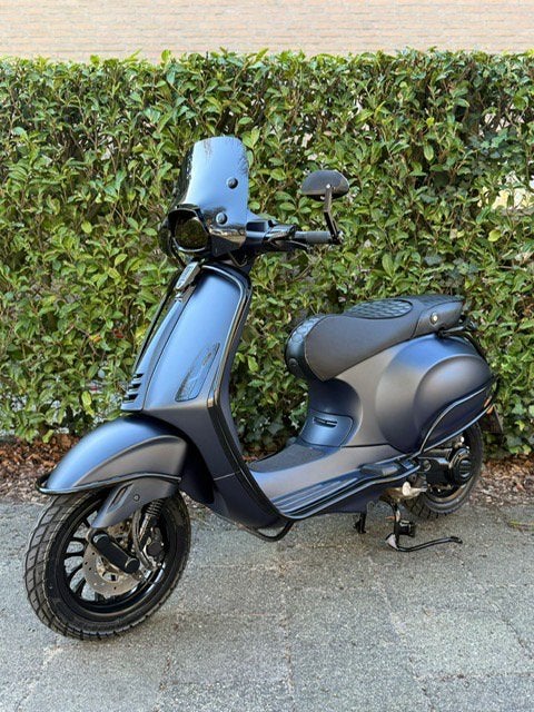 Vespa sprint E5 2022 ‘Opaco Blue’ brom, Fietsen en Brommers, Scooters | Vespa, Ophalen, Vespa S, Zo goed als nieuw, Benzine