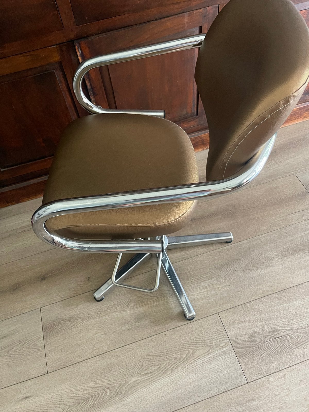Kappersstoel met pomp - Bruin en Chroom, Gebruikt, Twee, Bruin, Leer