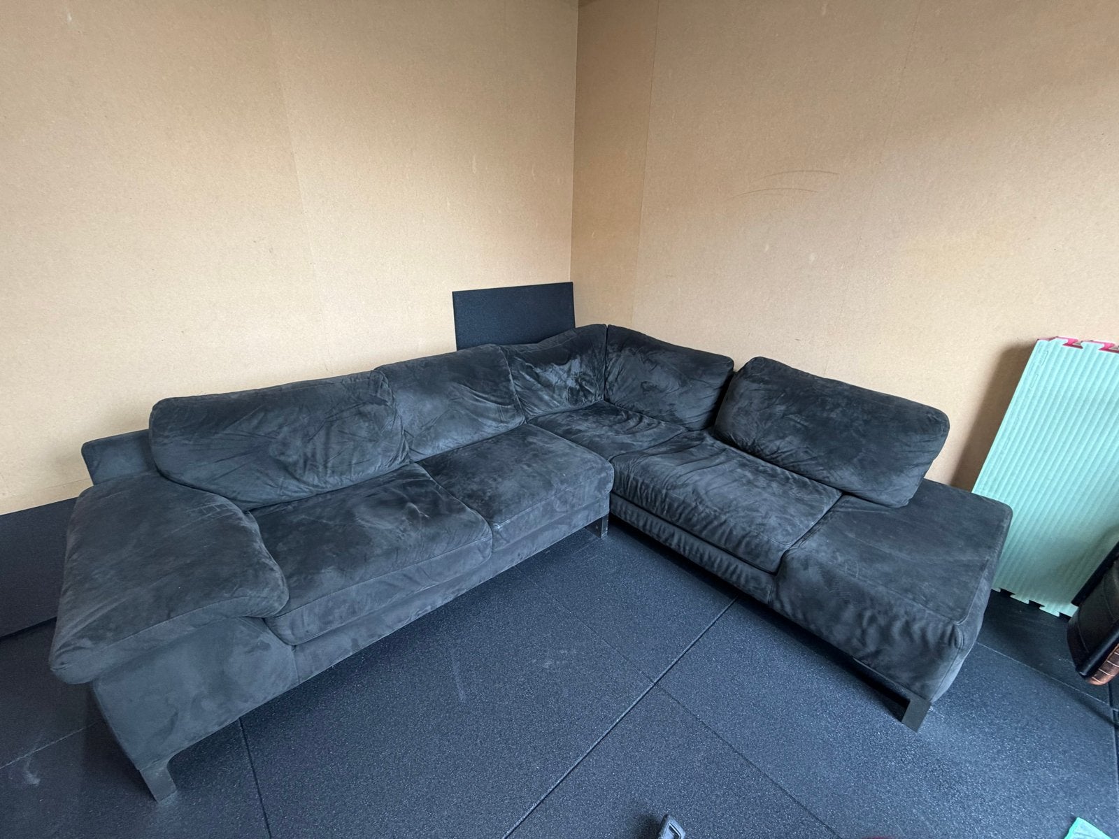 GRATIS Nutuzzi hoekbank zwart stof, Huis en Inrichting, Ophalen, Gebruikt, 100 tot 125 cm, Hoekbank