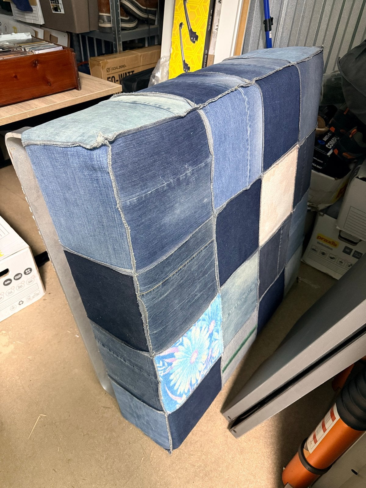 Unieke denim poef/voetenbank 98x98x35 cm, Huis en Inrichting, Ophalen, Gebruikt, Metaal