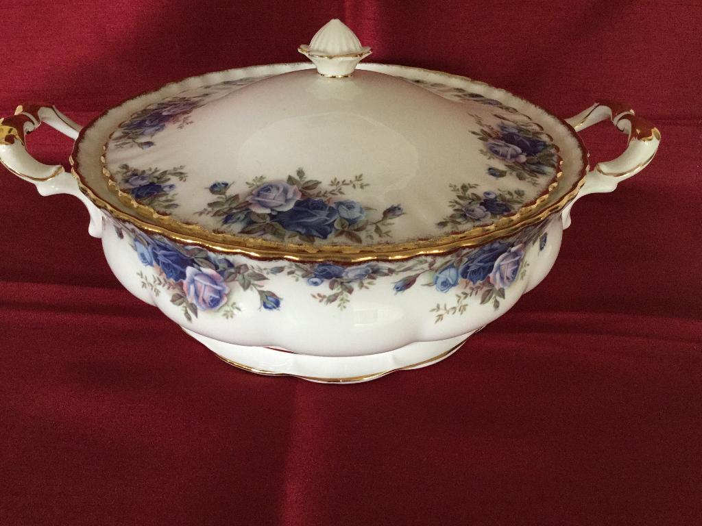 Royal Albert MOONLIGHT ROSE DEKSCHAAL, Ophalen of Verzenden