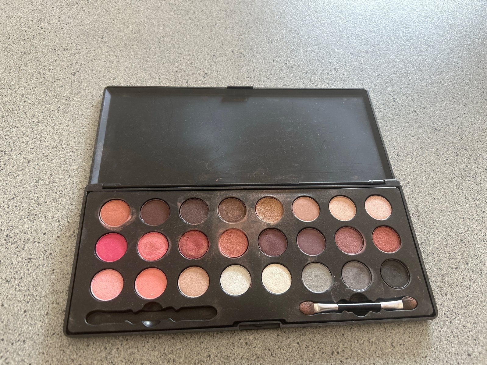 Max & More 24 Kleuren Oogschaduw Palette, Ophalen of Verzenden, Zo goed als nieuw, Make-up, Overige kleuren