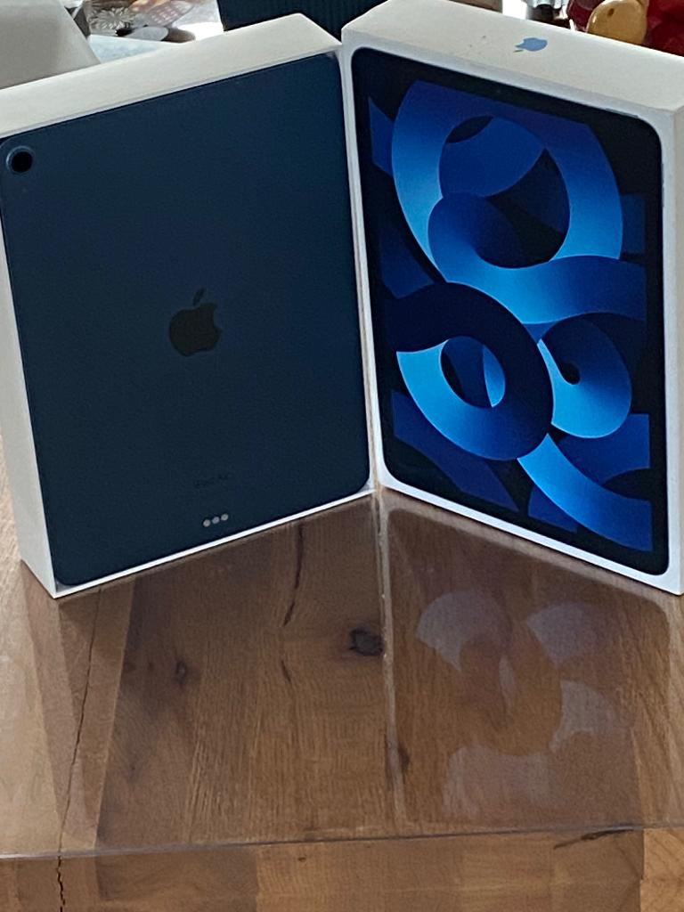 13” iPad Air (2024) - Zo goed als nieuw met 2 hoezen, Computers en Software, Apple iPads, Ophalen, 13 inch of meer, Blauw, Apple iPad Air