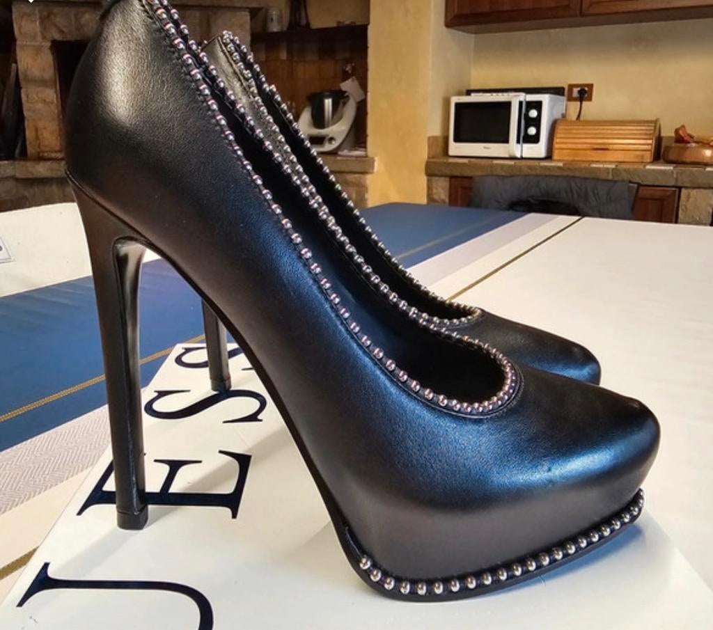 Zwarte Guess pumps met studs, maat 37, Ophalen of Verzenden, Zo goed als nieuw, Zwart, Pumps