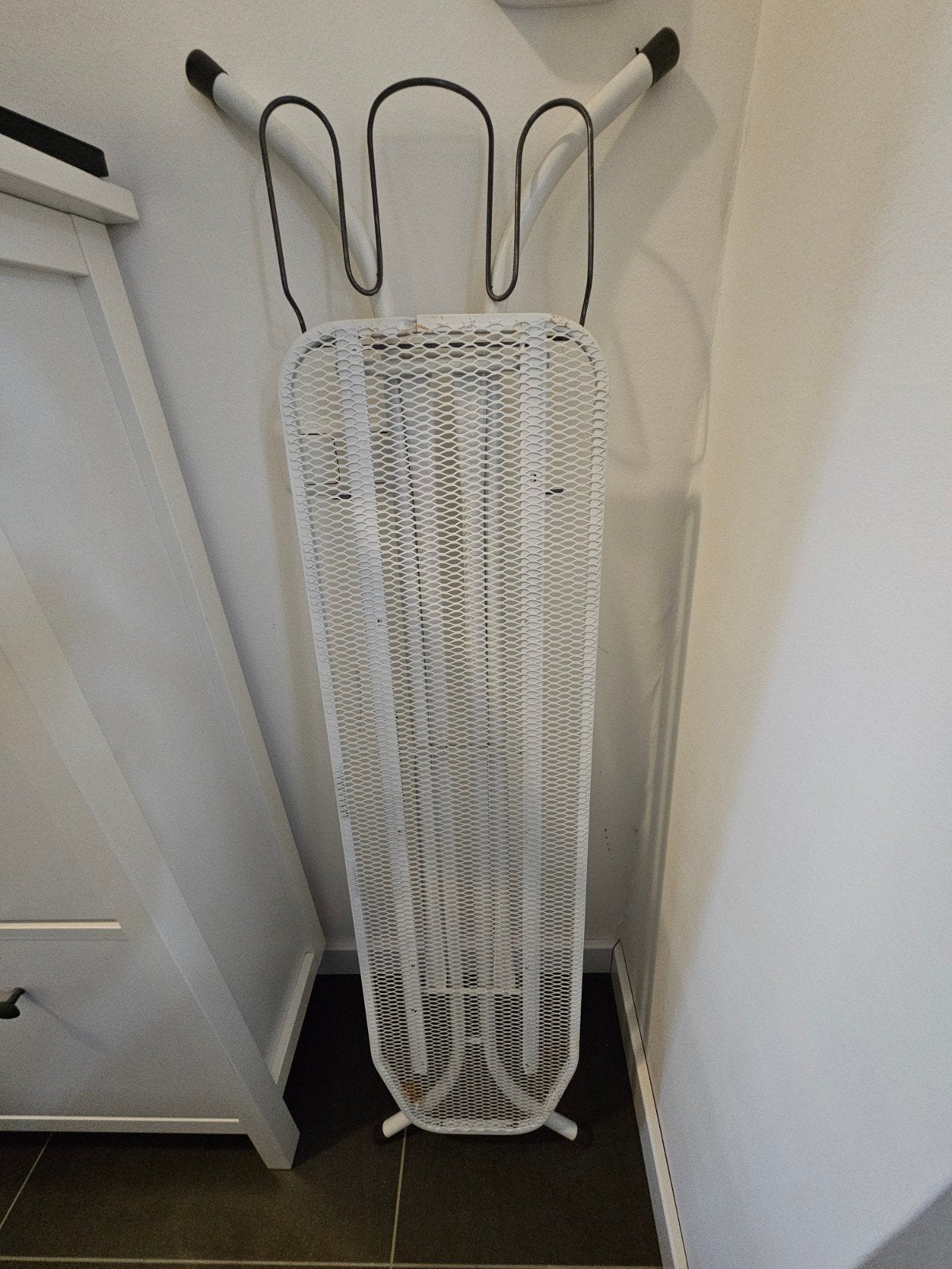 Compact strijkplankje met ophangsysteem, Ophalen of Verzenden, Gebruikt