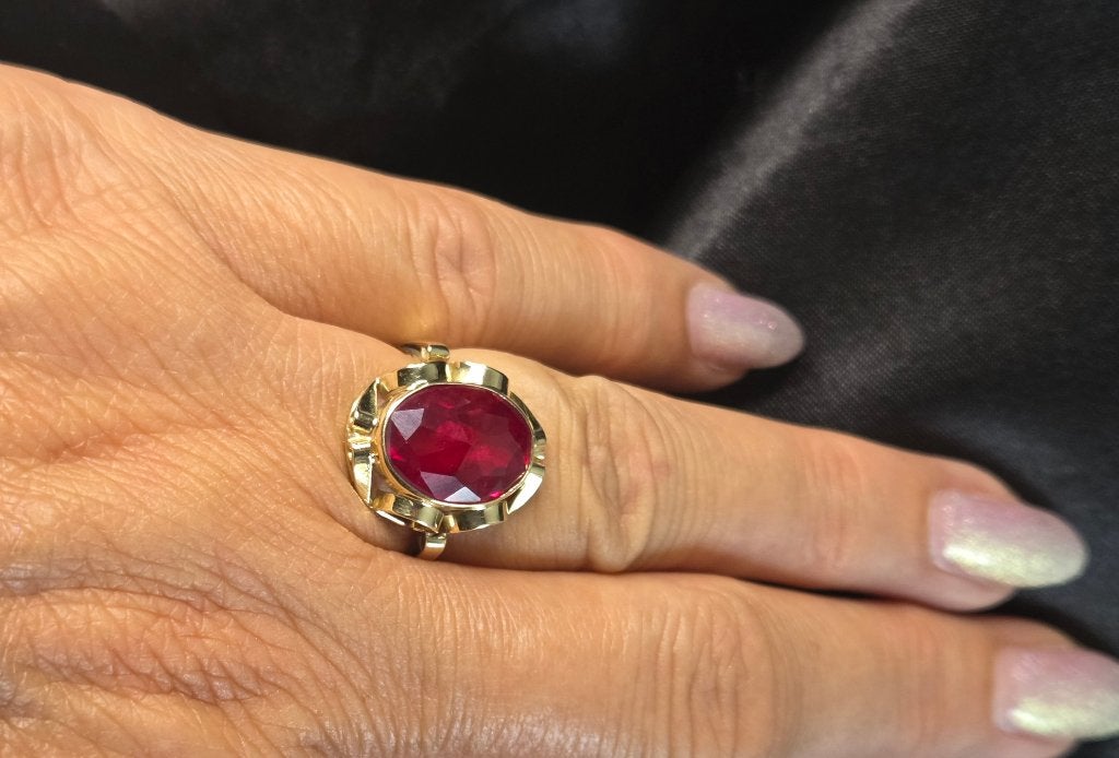 gouden Vintage ring met edelsteen robijn. 2026/458, ., Ophalen of Verzenden, ., Met edelsteen