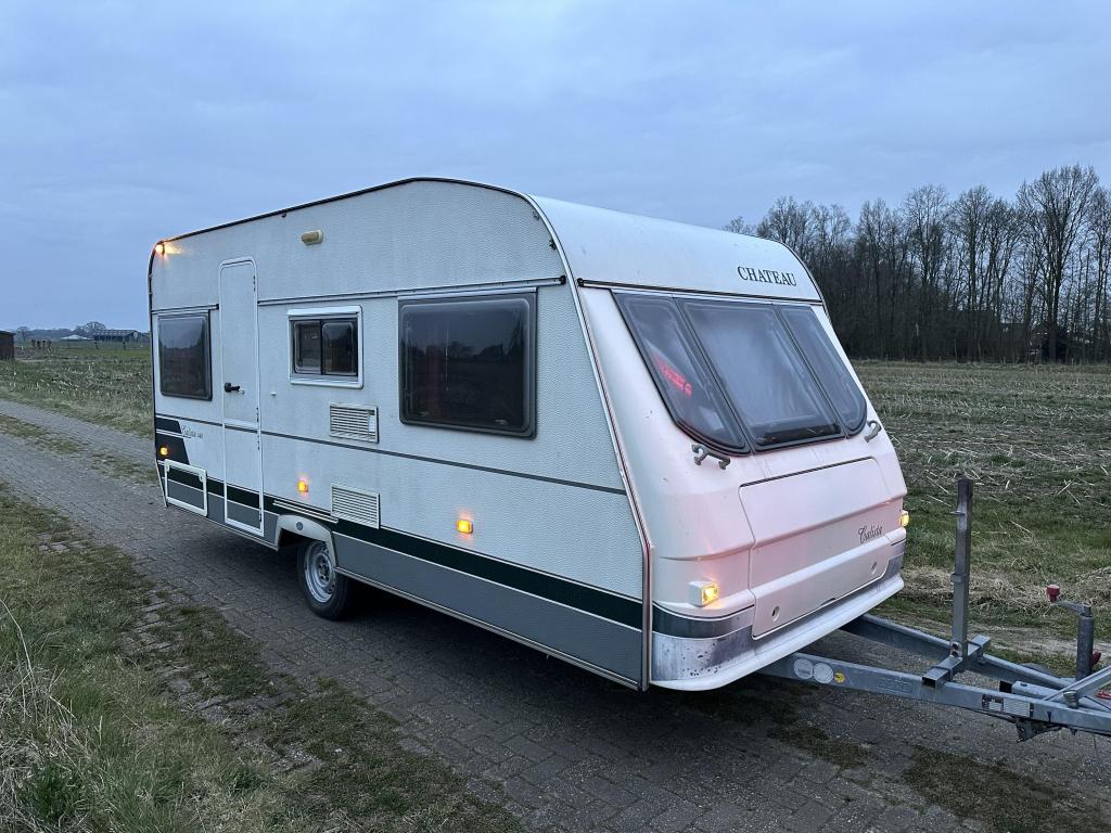 Chateau Calista 466, Caravans en Kamperen, Caravans, Overige typen, 4 tot 5 meter, Tot en met 4, Standaardzit