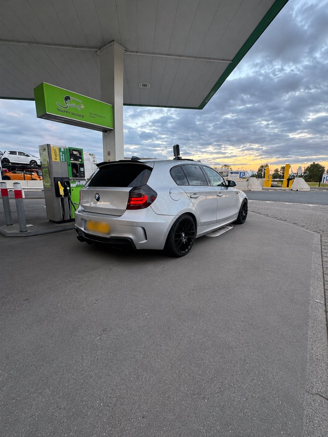 BMW 1-Serie 3.0 130I 5DR AUT 2007 Grijs, Achterwielaandrijving, Bi-Xenon koplampen, 2996 cc, Leder