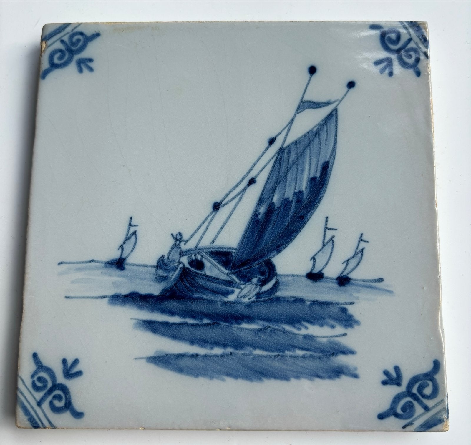Antieke Tegel met Zeilschip, Antiek en Kunst, Ophalen of Verzenden