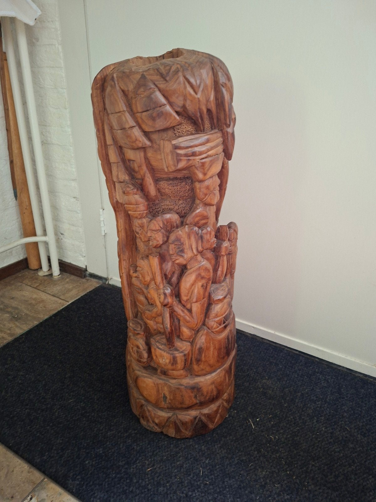 Afrikaans houtsnijwerk, Ophalen