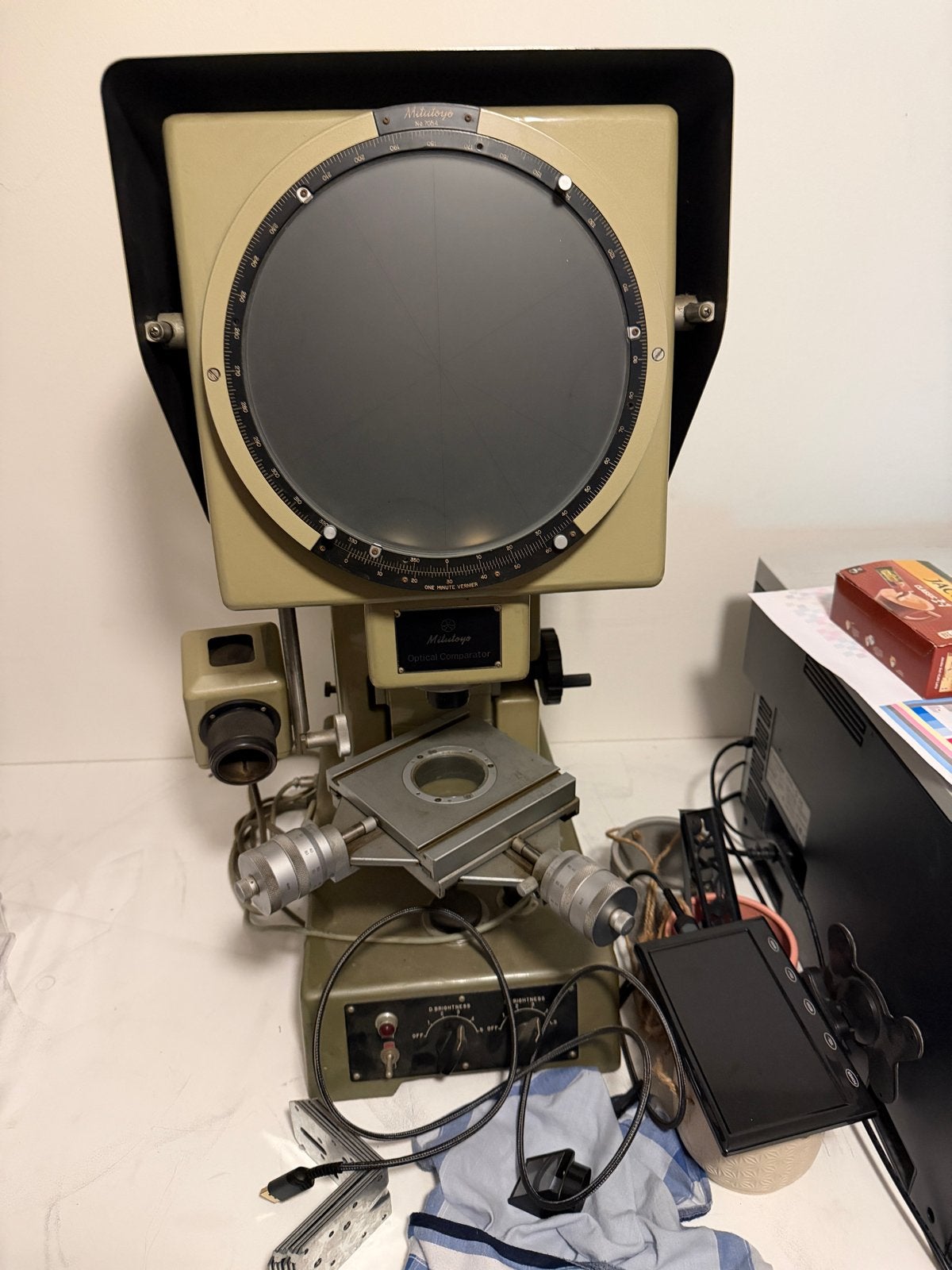 Mitutoyo Optische Comparator Projector, Ophalen, Gebruikt