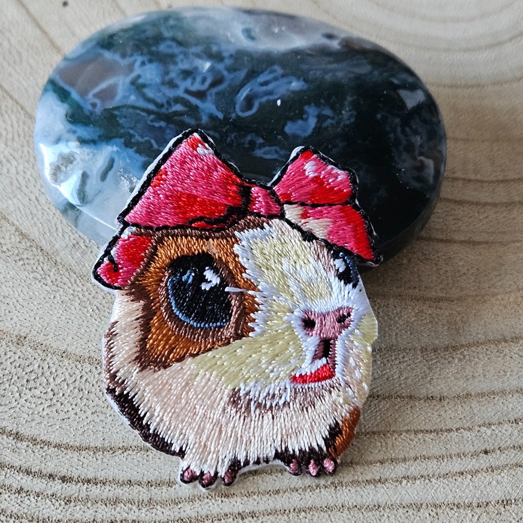 Strijk embleem Iron on Patch Cavia met strik applicatie, Hobby en Vrije tijd, D, Nieuw, Ophalen of Verzenden, D