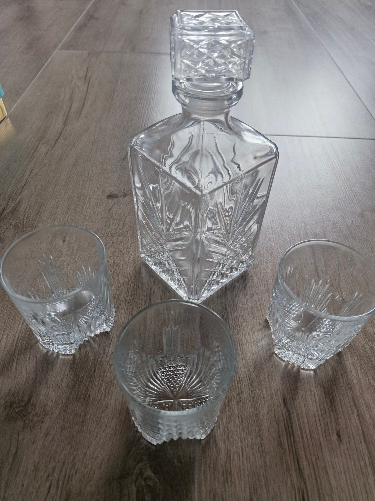 Glazen karaf met 3 bijpassende glazen, Ophalen