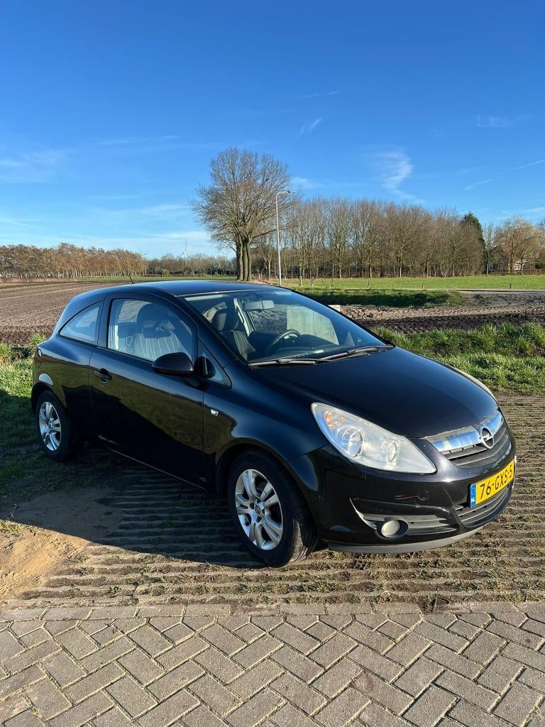 Opel Corsa 1.2 – Nieuwe APK + Grote Beurt - 189000km, Voorwielaandrijving, 40 €/maand, Zwart, Mistlampen