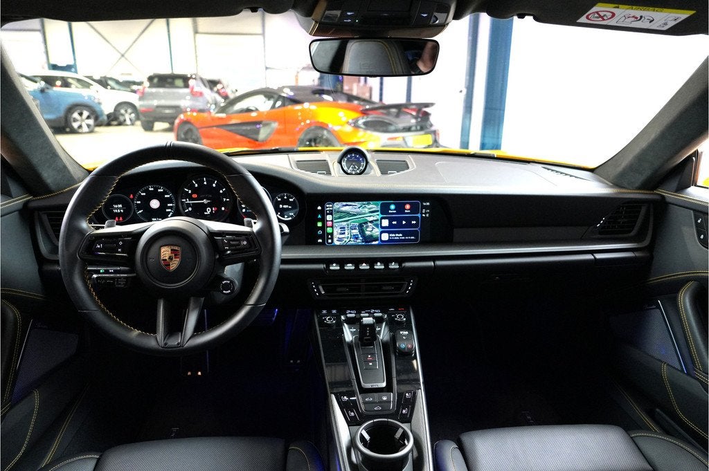 Porsche 911 3.0 Carrera 4 GTS 353kW/480pk Aut8 PCCB + PTS SI, Automaat, Gebruikt, Met garantie (alle), Vierwielaandrijving
