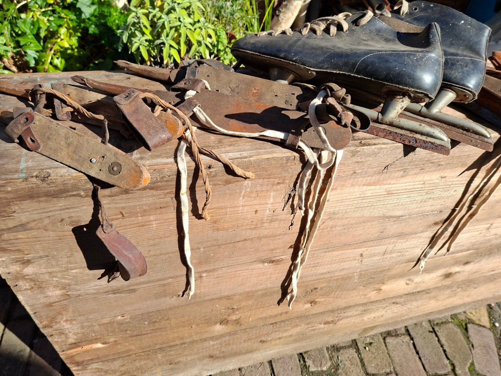 Oude noren en houtjes, schaatsen, veters etc, Ophalen of Verzenden, Gebruikt