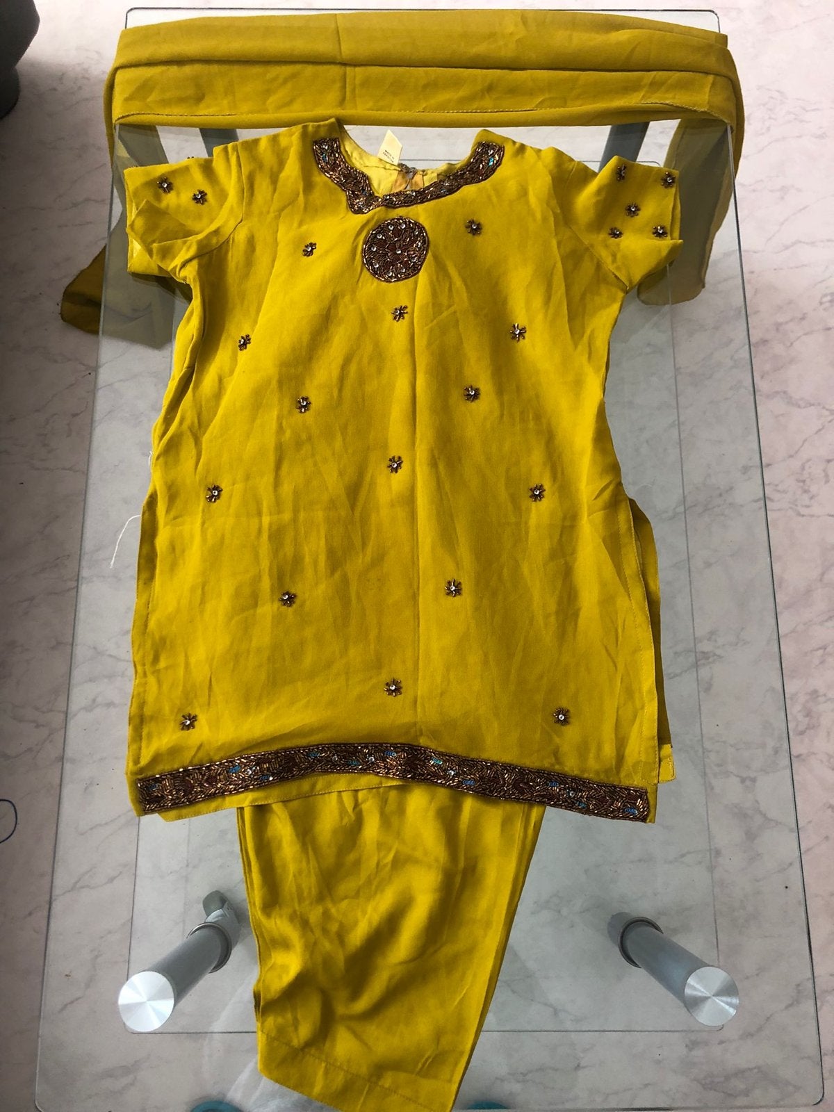 Bollywood Salwar Kameez - Geel met borduursels, Ophalen of Verzenden, Zo goed als nieuw, Maat 38/40 (M), Geel
