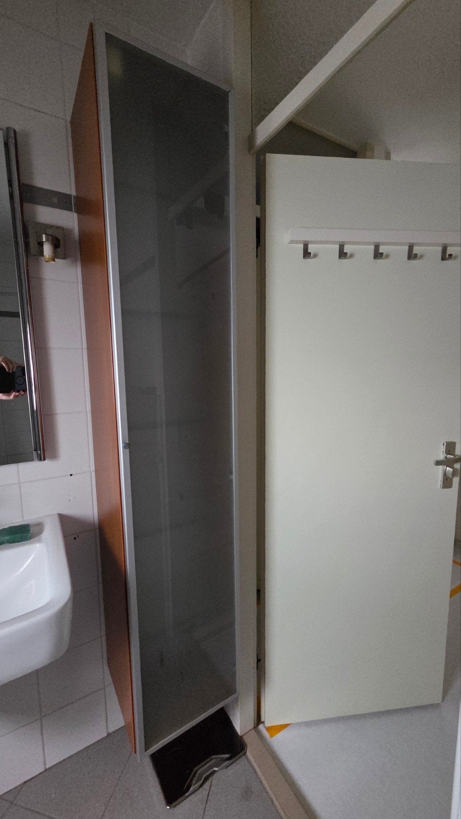 Hoge badkamerkast (180x35x36) met glazen planken, Huis en Inrichting, Ophalen, (Half)hoge kast, Minder dan 50 cm, Gebruikt