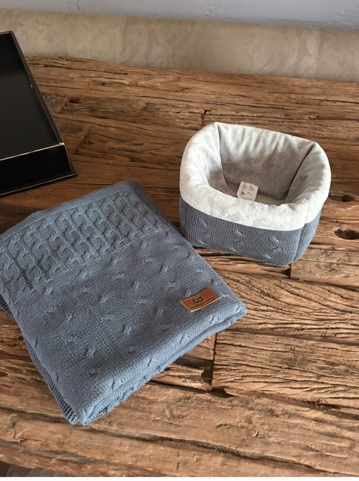 Baby’s Only kabeldesign kabel deken en mandje blauw ZGAN, Baby's Only, Ophalen of Verzenden, Zo goed als nieuw, Blauw