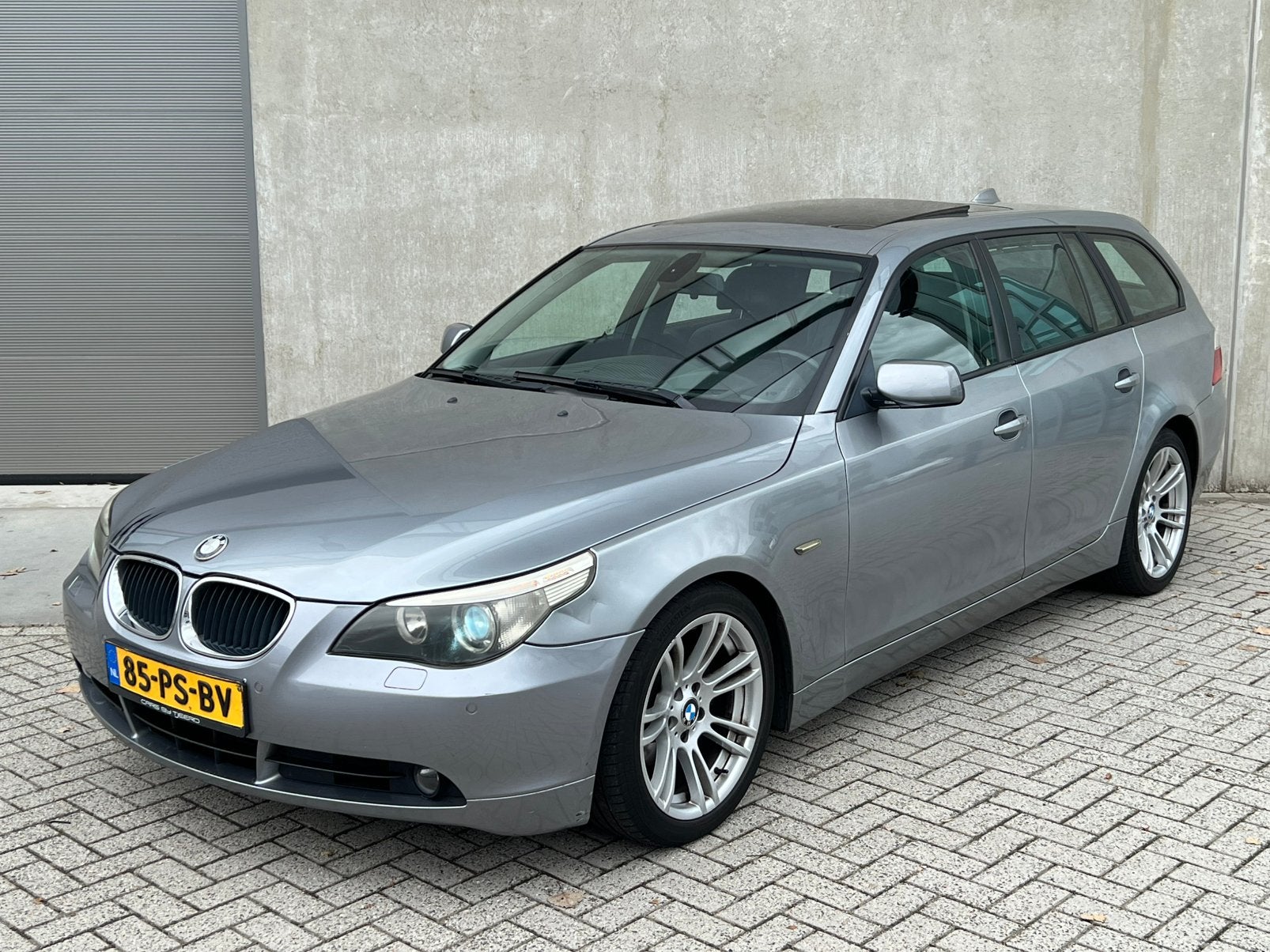 BomVolle Grijze BMW 5-Serie 525i E60 Touring/PanoramaDak/HU!, Automaat, Achterwielaandrijving, 2000 kg, Bi-Xenon koplampen
