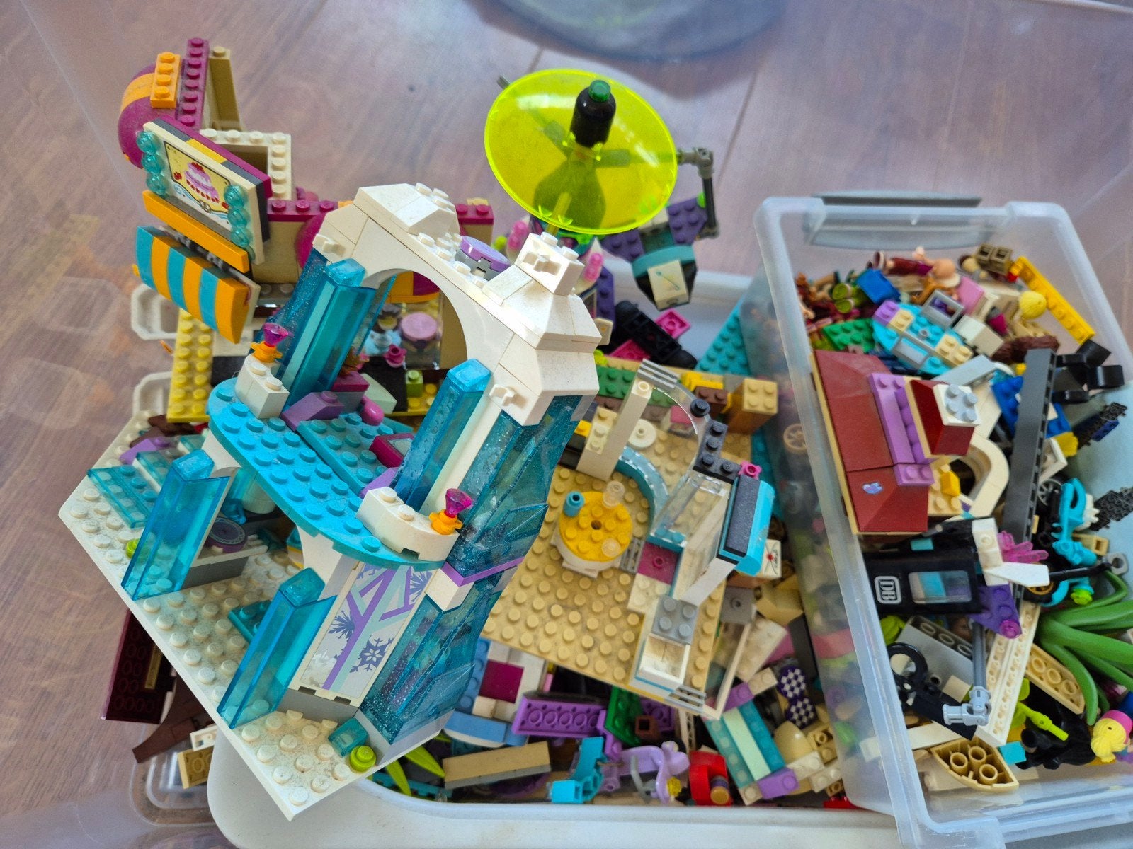 Grote partij LEGO Friends met Frozen kasteel en dierenarts, Ophalen of Verzenden, Gebruikt