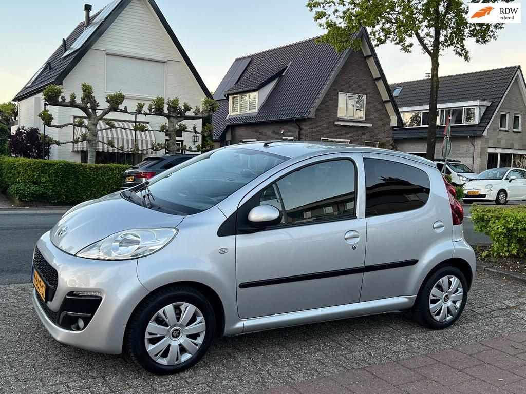 Peugeot 107 1.0 Exclusive 72.000 km Onderhoudboekjes, Voorwielaandrijving, Euro 5, Stof, Gebruikt