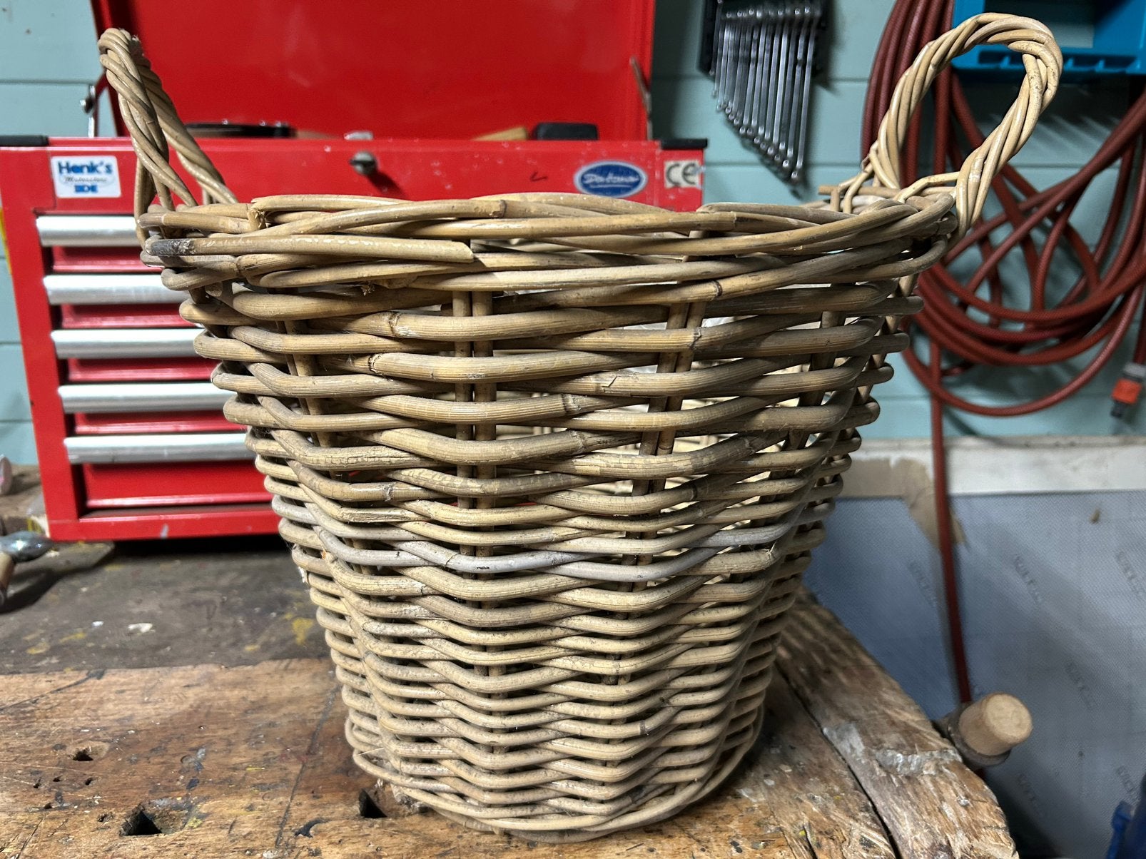 Mooie gevlochten mand, Huis en Inrichting, Woonaccessoires | Schalen en Manden, Ophalen of Verzenden, Zo goed als nieuw, Rond