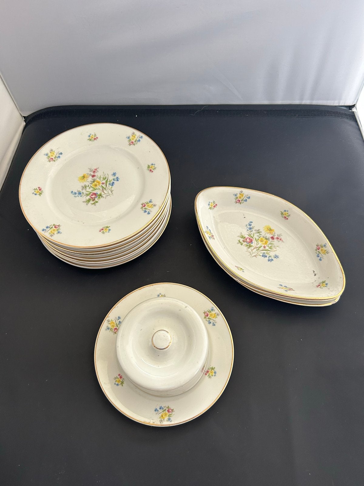 Vintage servies set: borden, schalen, botervlootje, Ophalen