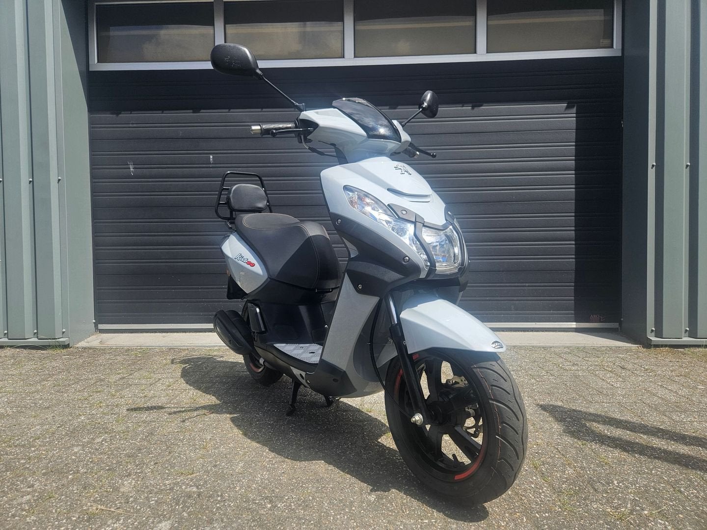 PEUGEOT KISBEE 4T E4 BROM 2020 NARDO GREY 6153KM BLACK PACK, Overige modellen, Onbekend, Ophalen of Verzenden, Zo goed als nieuw