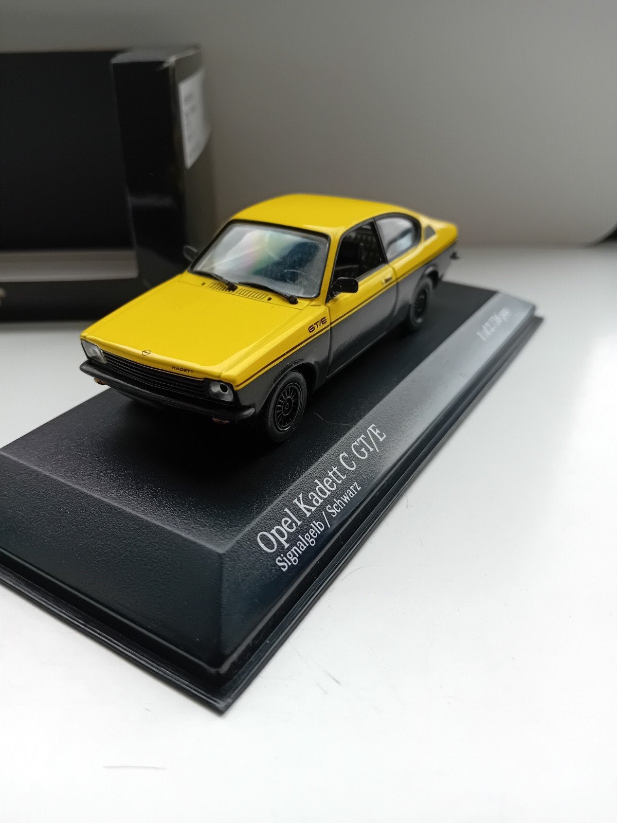Minichamps Opel kadett C GT/E., Hobby en Vrije tijd, Modelauto's | 1:43, Ophalen of Verzenden, Zo goed als nieuw, Auto, MiniChamps