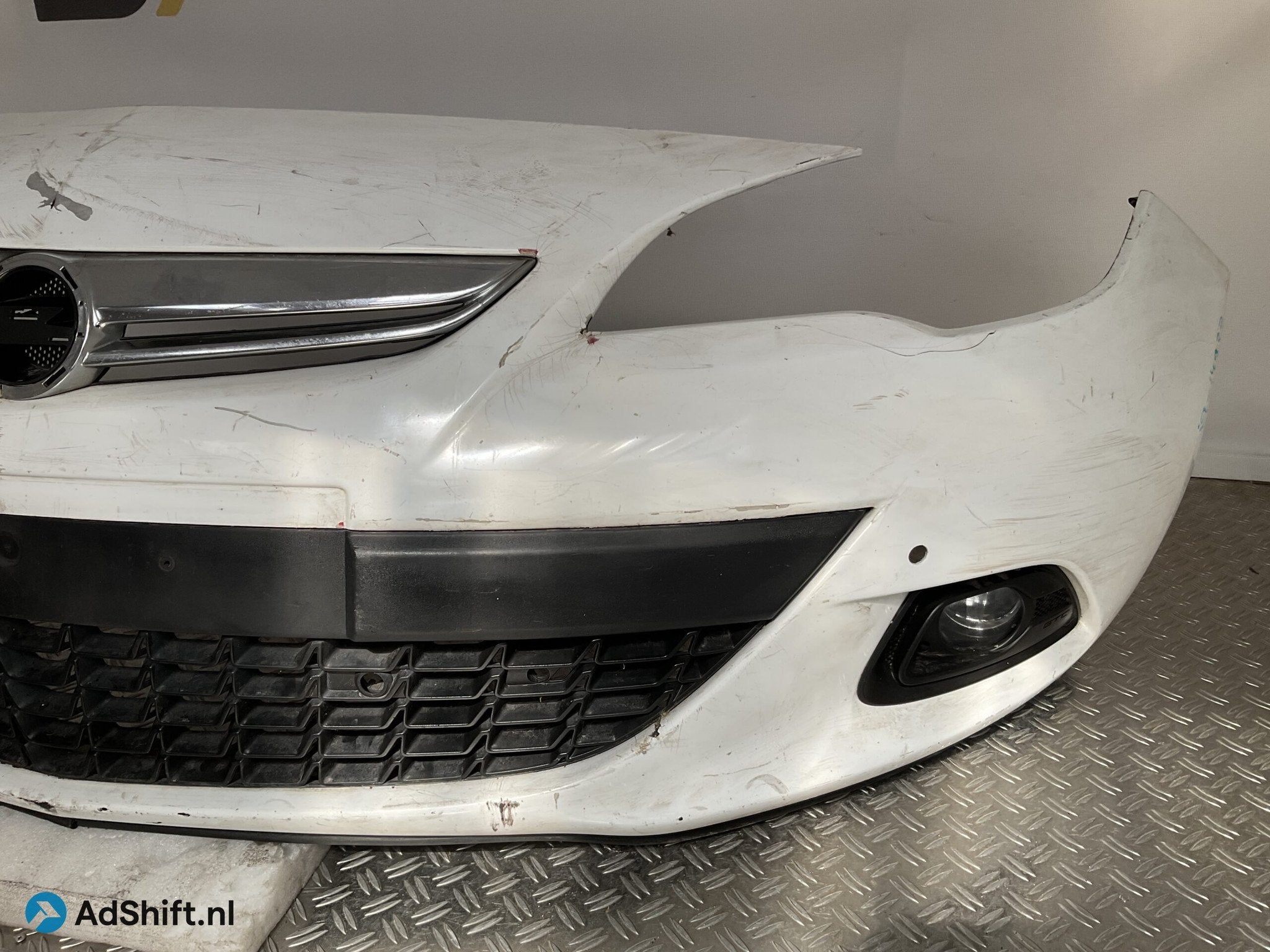 Bumper Opel Astra J 4 2007-2011 13264551 Voorbumper i9-14937, Auto-onderdelen, Bumper