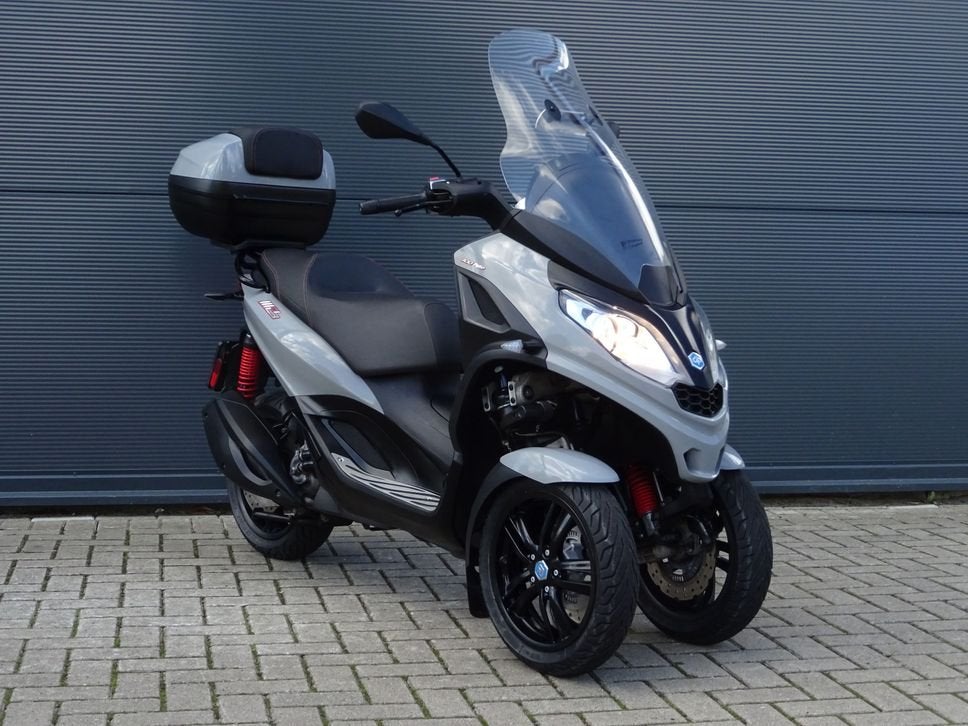 PIAGGIO MP3 300 HPE 2020 Sport nieuwe banden orig NL ZGAN, Scooter, Onbekend, Onbekend, Minimaal motorrijbewijs A2