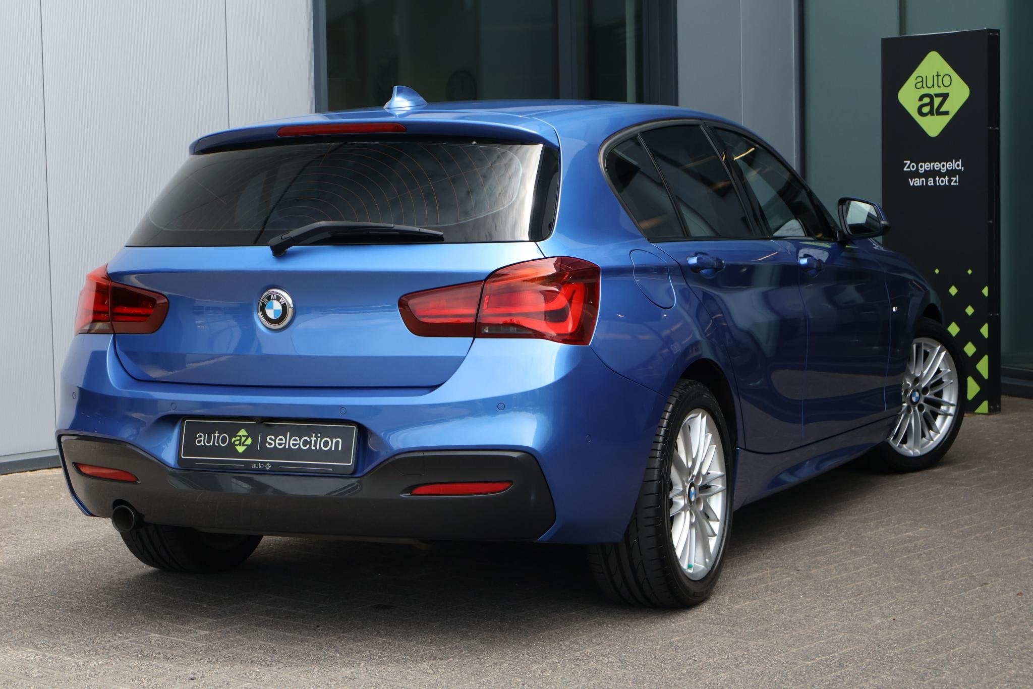 BMW 1-serie 118i Edition M Sport Shadow High Executive / DAB, Gebruikt, Blauw, Bedrijf, 650 kg