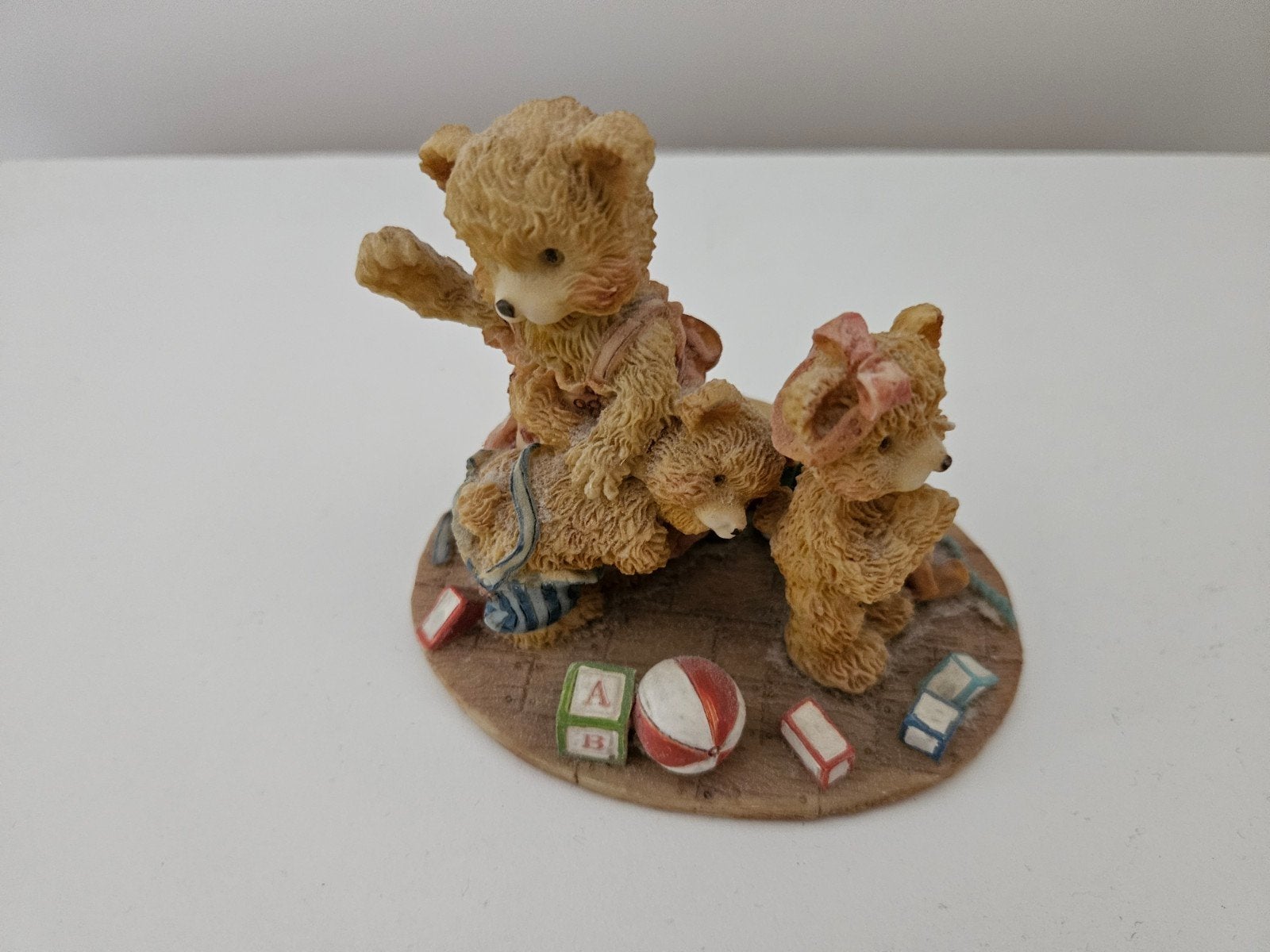 Beeldje, Drie Beertjes Spelen, Verzamelen, Beren en Cherished Teddies, Ophalen of Verzenden, Zo goed als nieuw