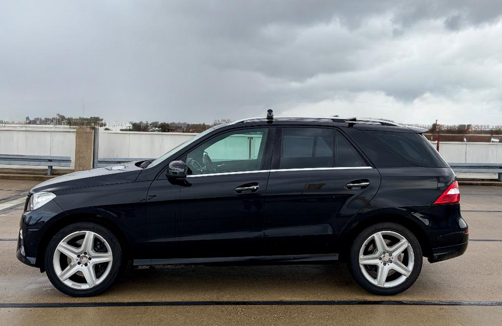 Mercedes-Benz M-Klasse Ml350 4MATIC 2012 Zwart, Auto's, Mercedes-Benz, Automaat, 138 €/maand, Zwart, Vierwielaandrijving